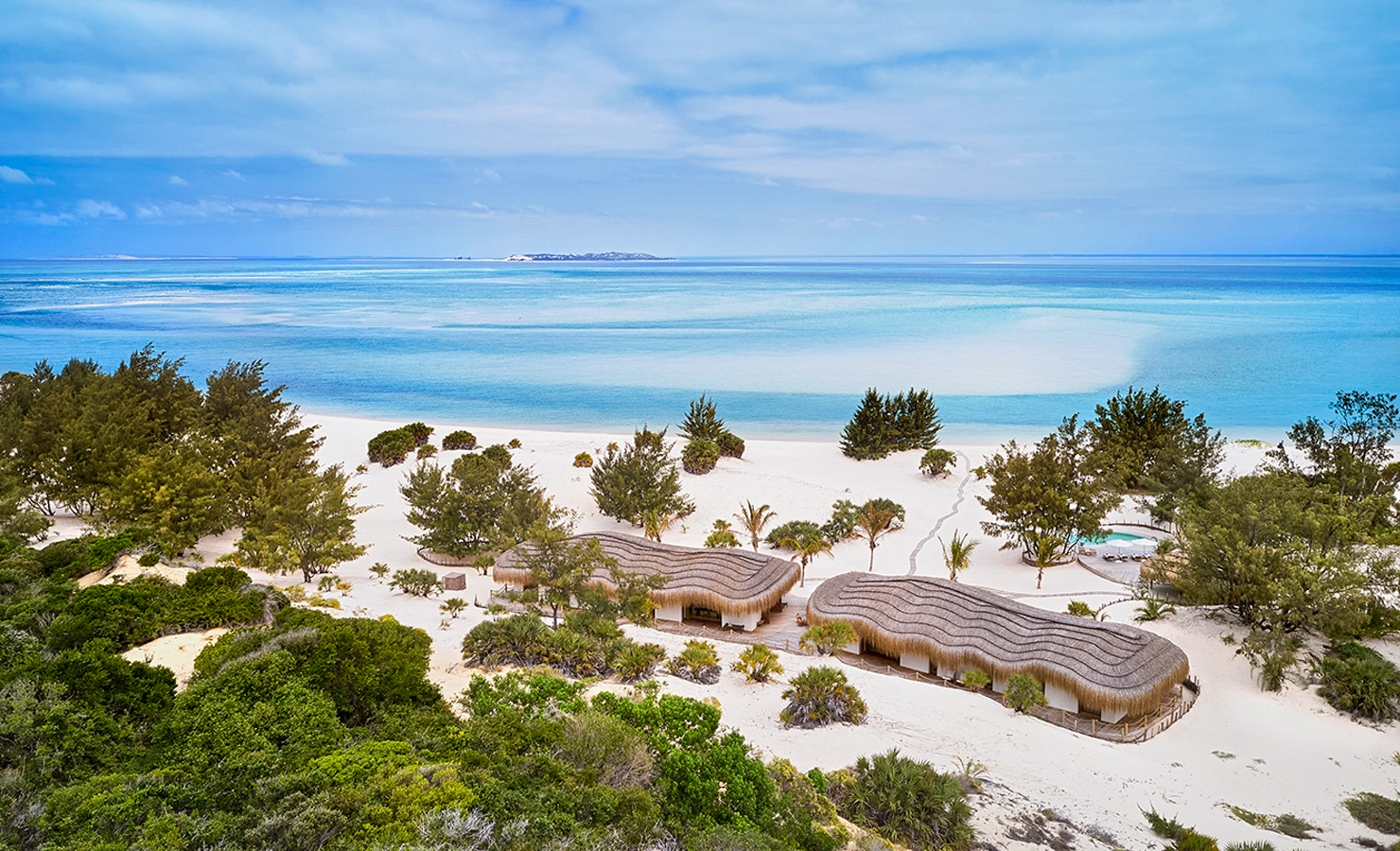 Going somewhere remote like Kisawa in Mozambique? A capsule wardrobe in your hand baggage could be a lifesaver!