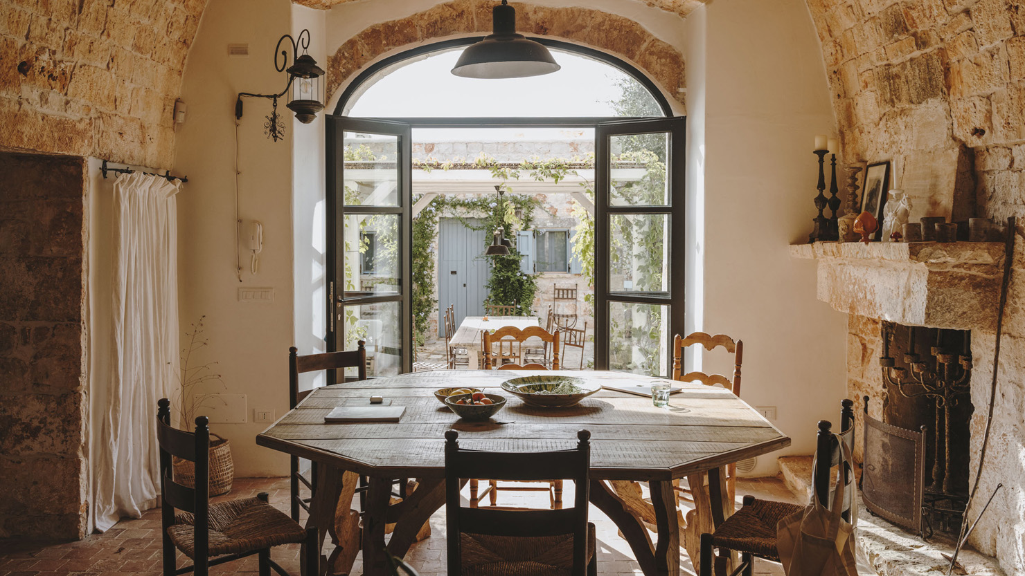 Perfect hideaways casa olivetta dining area Italy blog
