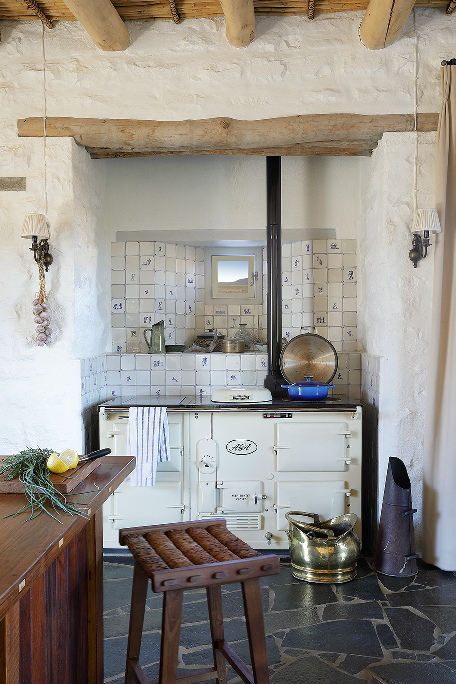 De Kruis farmhouse kitchen. Perfect Hideaways, De Kruis, Tankwa Karoo, Northern Cape, South Africa. Photo: Henrique Wilding