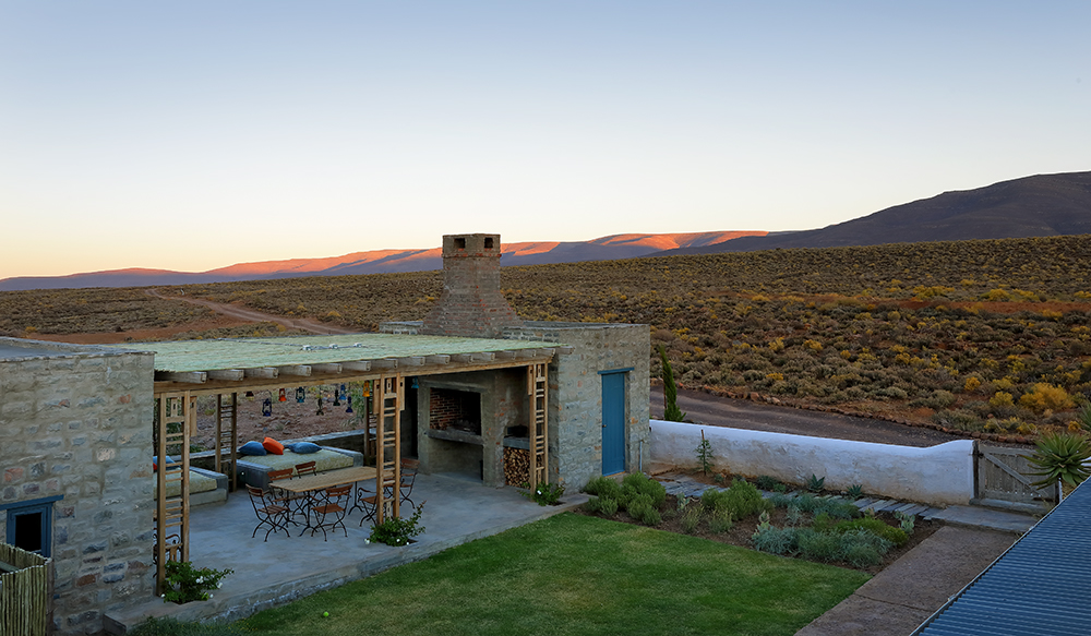 The outdoor entertaining area. Perfect Hideaways, De Kruis, Tankwa Karoo, Northern Cape, South Africa. Photo: Henrique Wilding