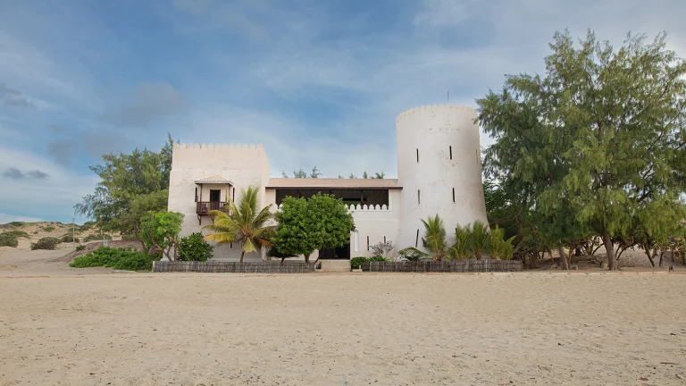 The Fort stands as an exquisite and stoic tribute to classic Omani architecture with white washed walls and a tropical garden positioned on an extensive white sand beach front.