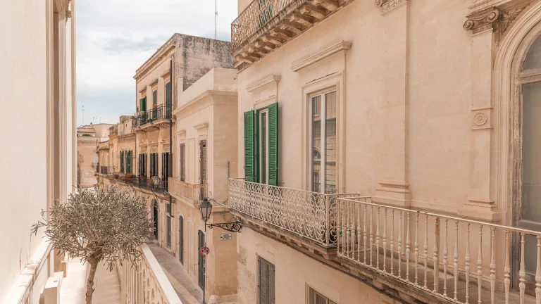 00_hero_listing_italy_puglia_lecce_palazzo lecce_ph