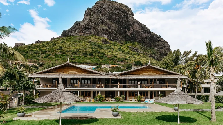 00_hero_listing_mauritius_west coast_le morne_hideaways in le morne_ph