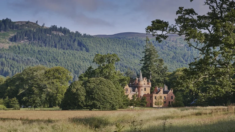 00_hero_listing_scotland_highlands_loch ness_aldourie castle_ph