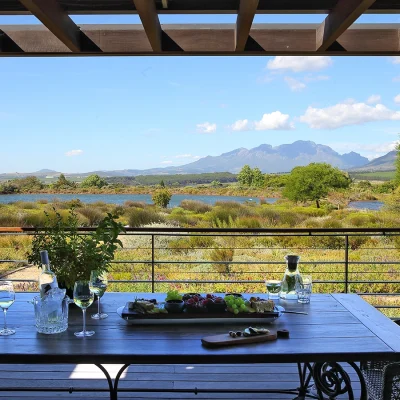 00_hero_listing_south africa_western cape_cape winelands_stellenbosch_equestrian house_ph