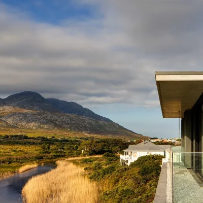 00_hero_south africa_western cape_overberg_pringle bay_restio river house_ph