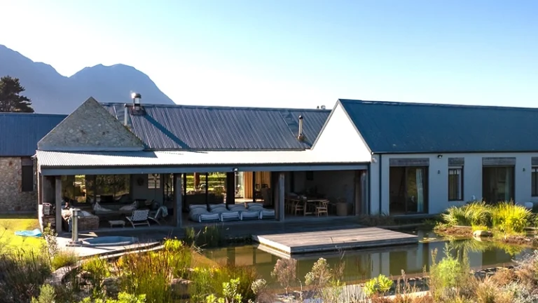 00_hero_thumbnail__south africa_western cape__overberg_hemel-en-aarde__stonehaven house_ph