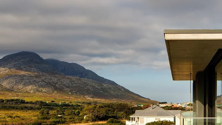 00_thumbnail_south africa_western cape_overberg_pringle bay_restio river house_ph