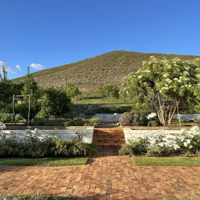 14_listing_south africa_western cape_cape winelands_nuy valley_penhill west grange_ph